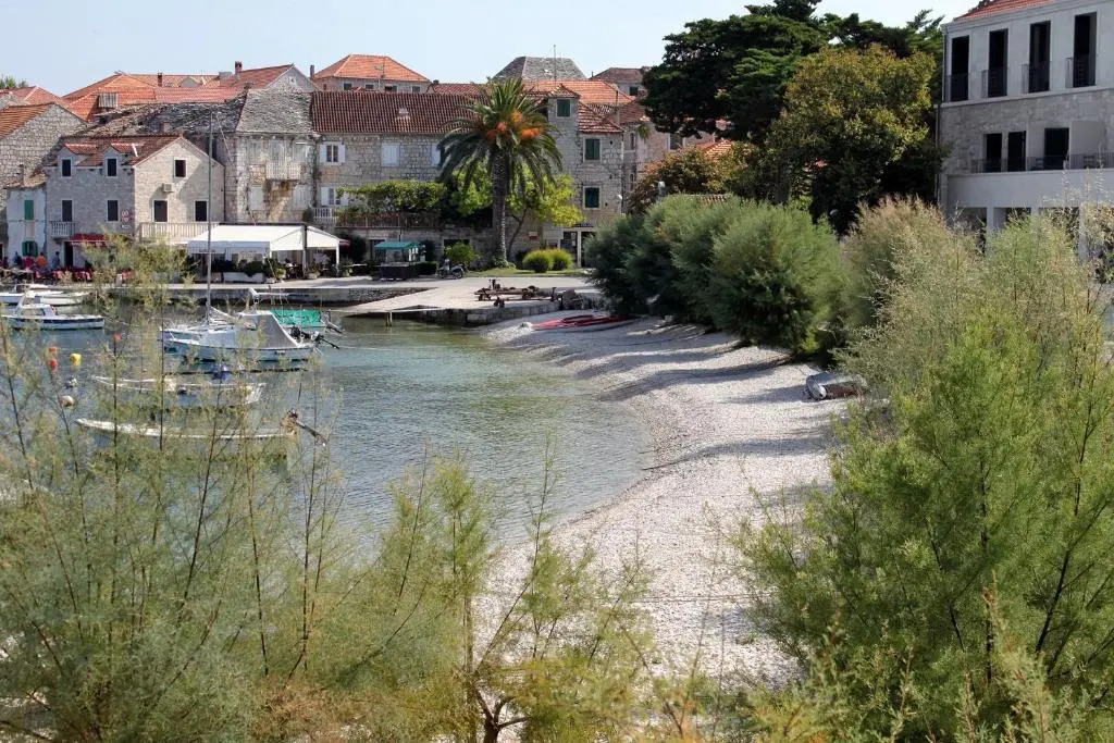 Apartments by the sea Postira, Brac - 18971