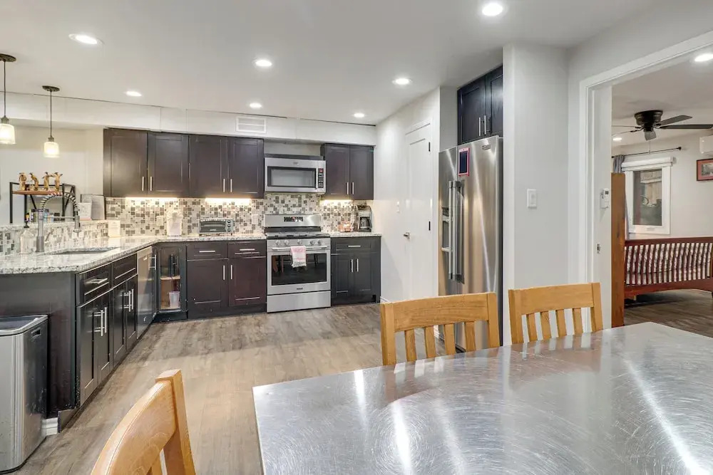 3 Mi to Dtwn Austin! Sleek Apt w/ Private Patio