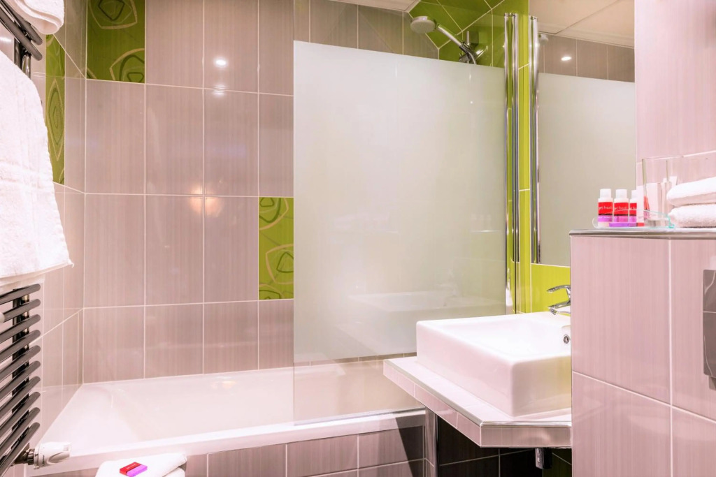Hotel Glasgow Monceau by Patrick Hayat