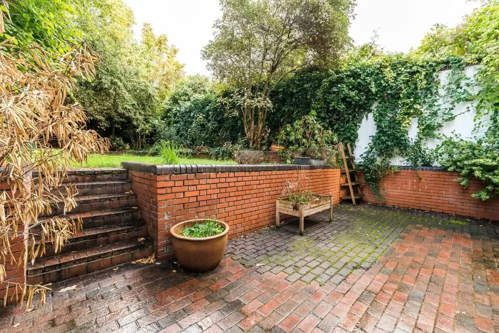 Spacious and Bright 3BD Home in Belsize Park
