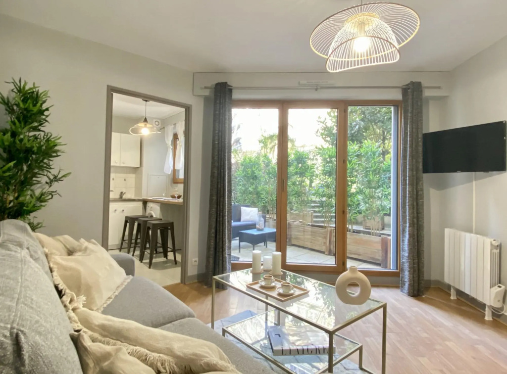 1607 - Wonderful apartment with terrace on garden