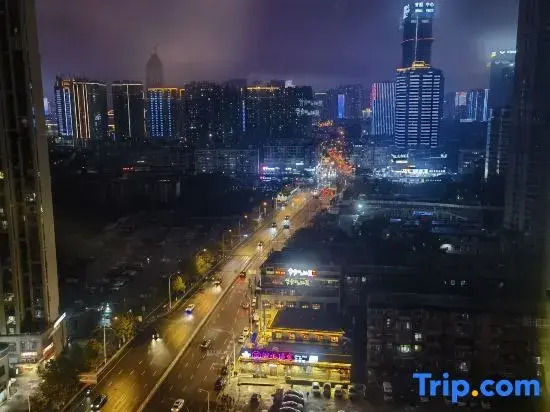Moye Light Luxury Hotel (Wuyi Square IFS International Financial Center)