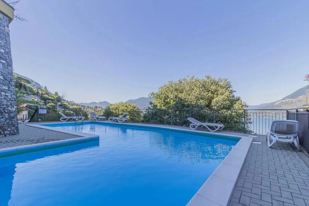 The Patio Over Varenna