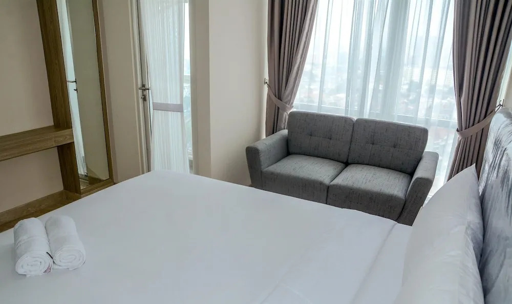 Comfy Studio Room with City View at Menteng Park Apartment By Travelio