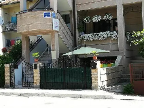 Karoski Apartments & Suites