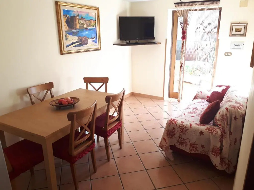 Comodo appartamento in villa 150 mt dal mare