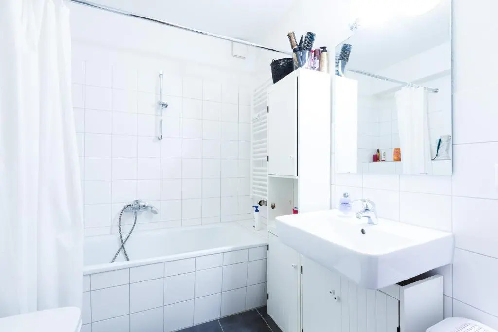 ZV2001 Private Apartments & Rooms near Exhibition Ground (room agency)