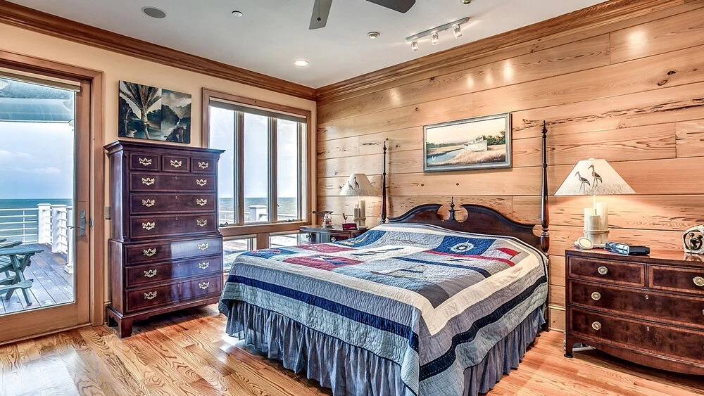 Boat House by Peace Vacations