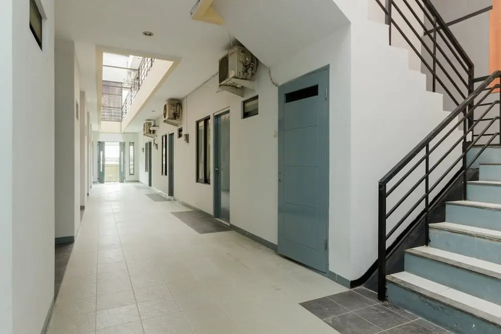 RedDoorz Syariah near Pondok Indah Mall 3