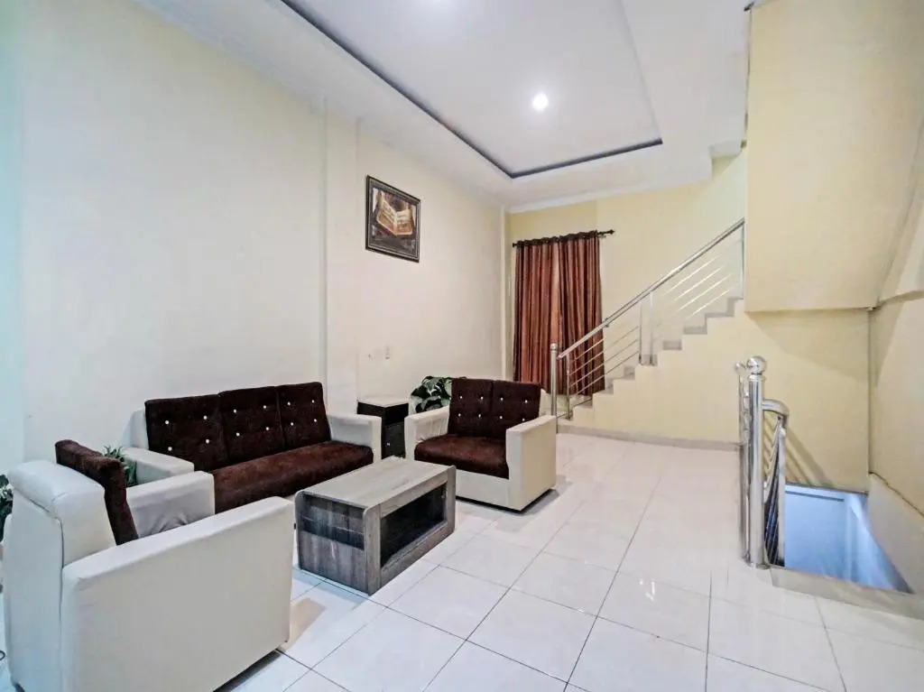 OYO 90381 Belva Guest House