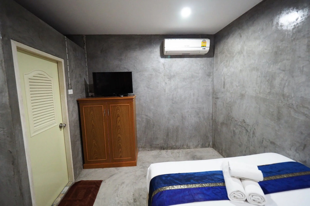 Phoom House