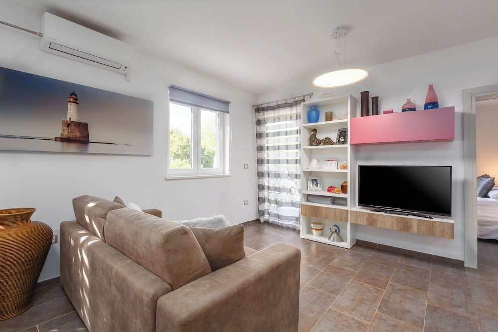 House Cetiri Hrasta