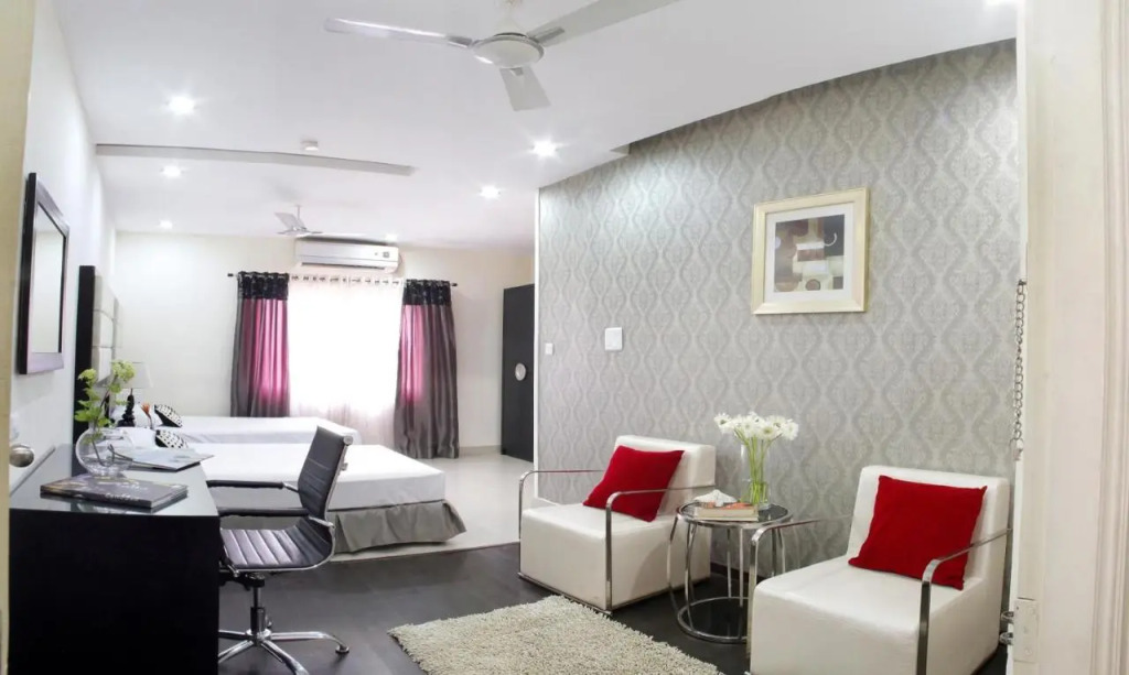 Hotel At Home Suites