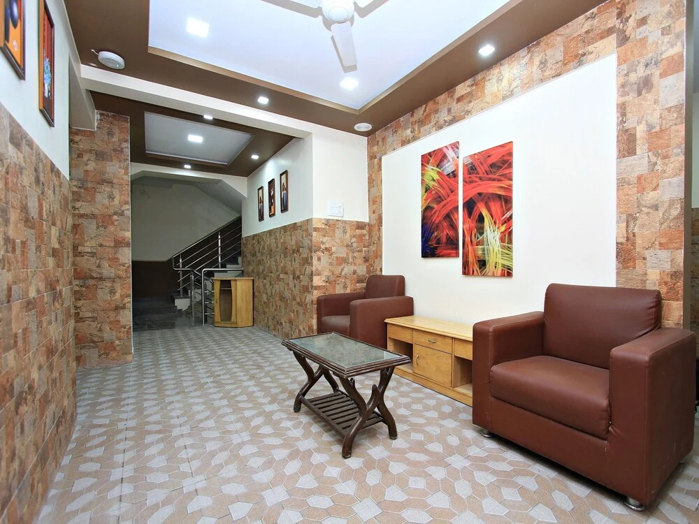 OYO 4848 3 Square Inn