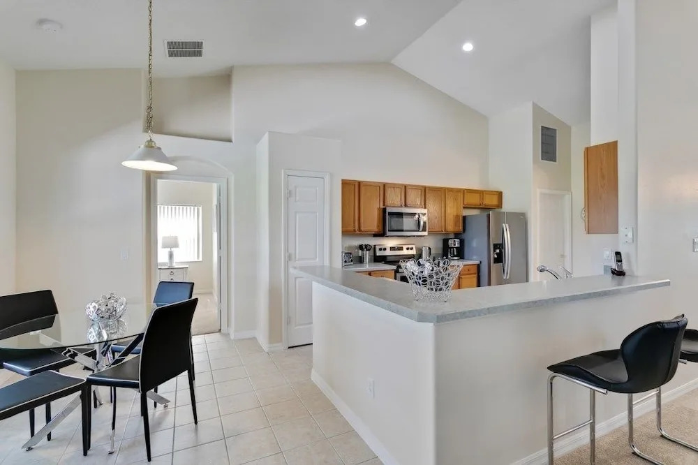 4BR Pool Home in Orange Tree by SHV