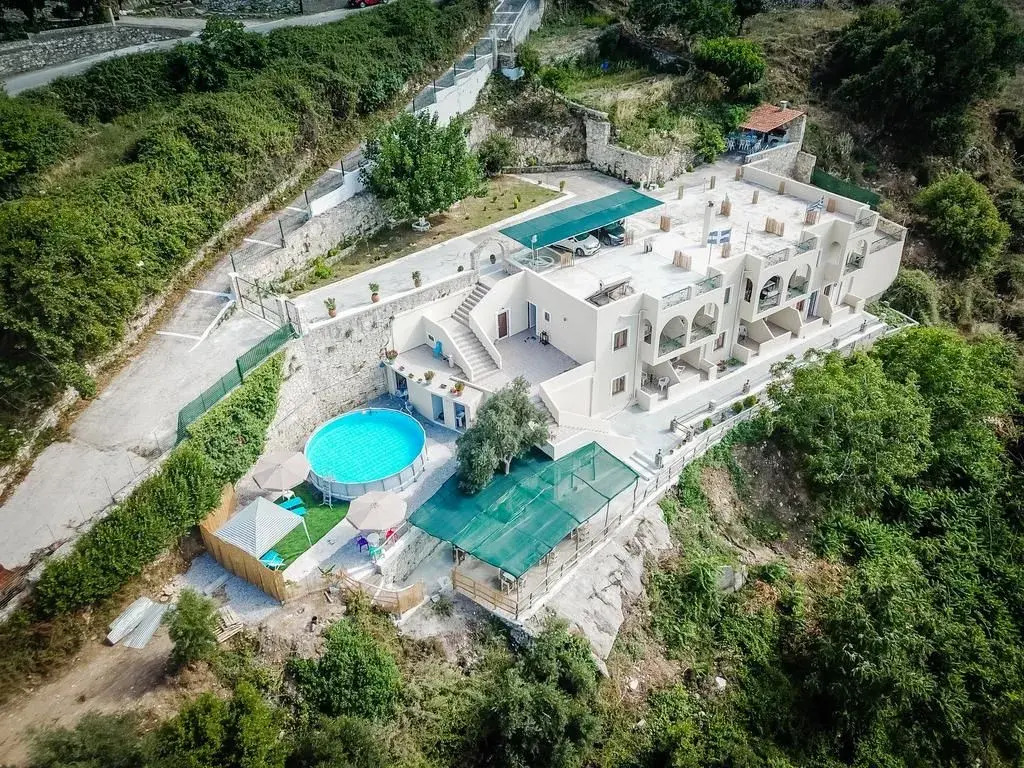 Thomas Hillside Retreat