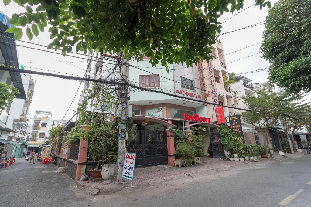 RedDoorz near Tan Huong Market 2
