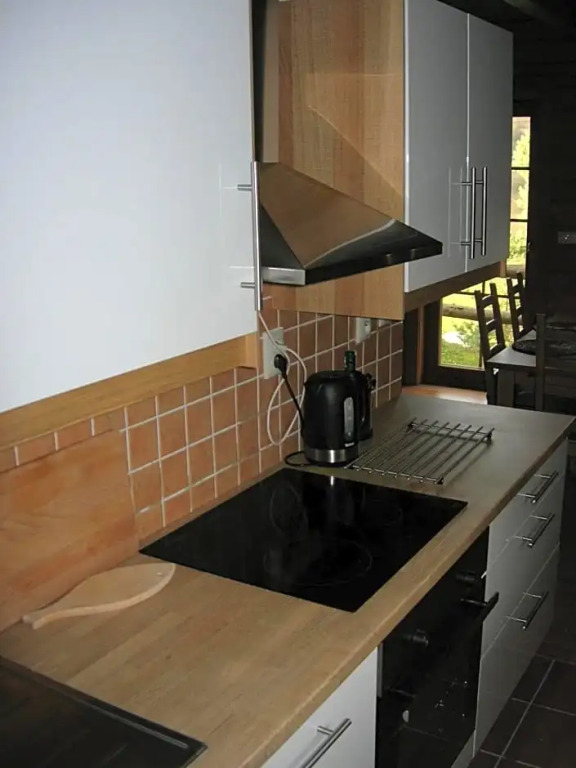 Drevenica pod smrekom
