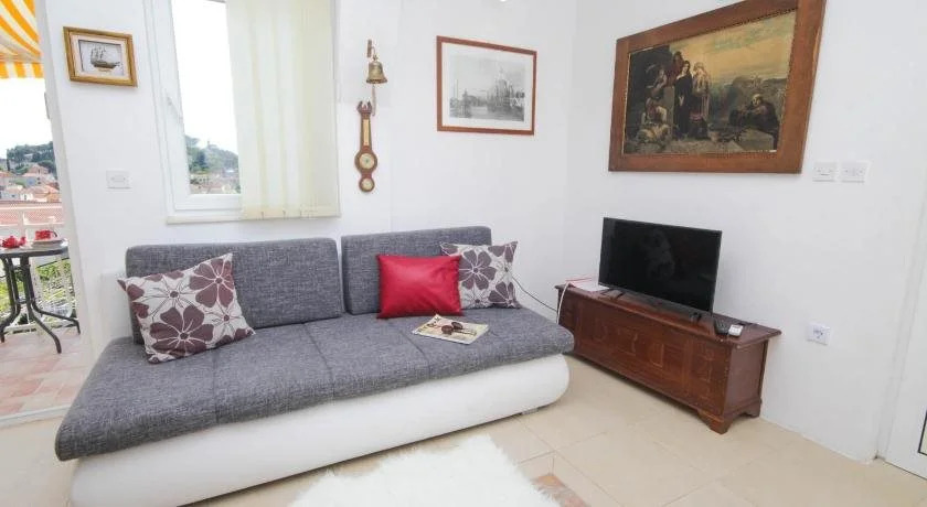 Lolas Apartments