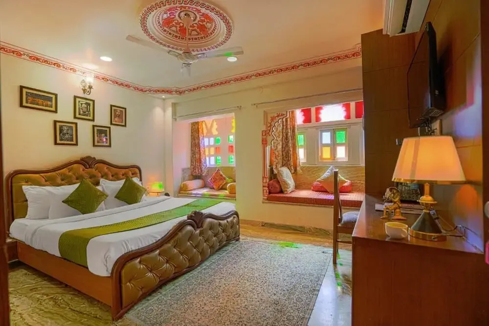Royal Rafahiya - A Rooftop Lake View Hotel Near Lake Pichola