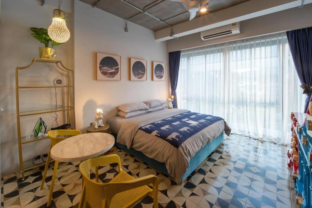 River Art Hotel