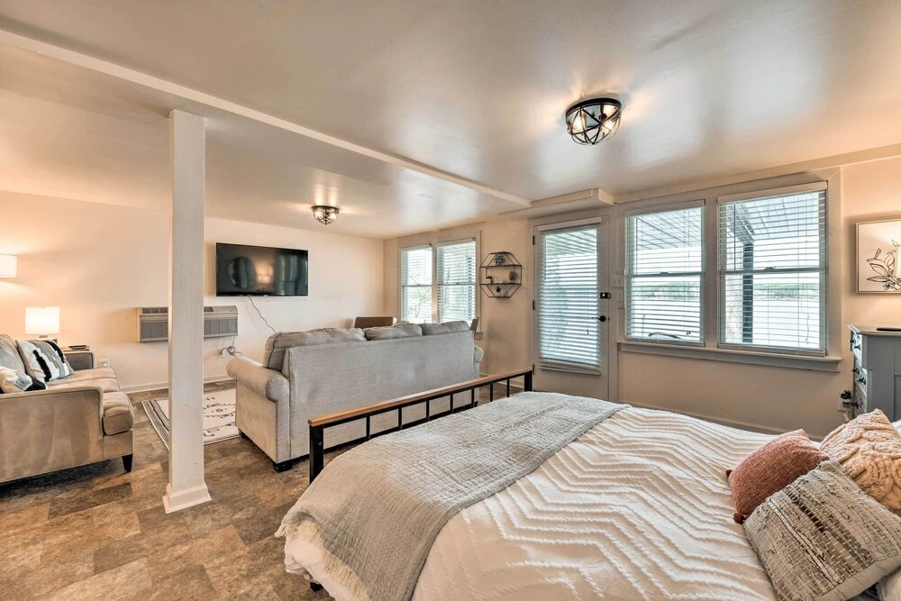 Dreamy Lake Norman Cottage w/ Panoramic Lake Views