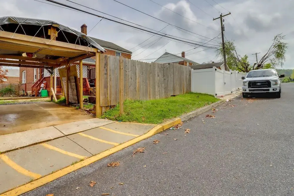 Allentown Townhome W/ Deck - 3 Mi To Ppl Center!