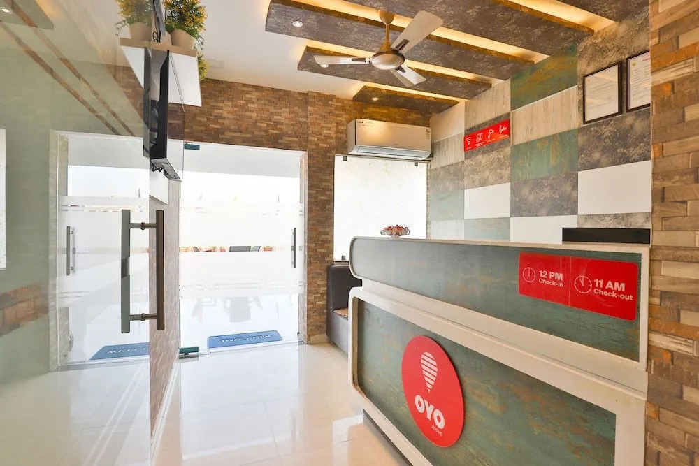 OYO 22374 Hotel Navjivan