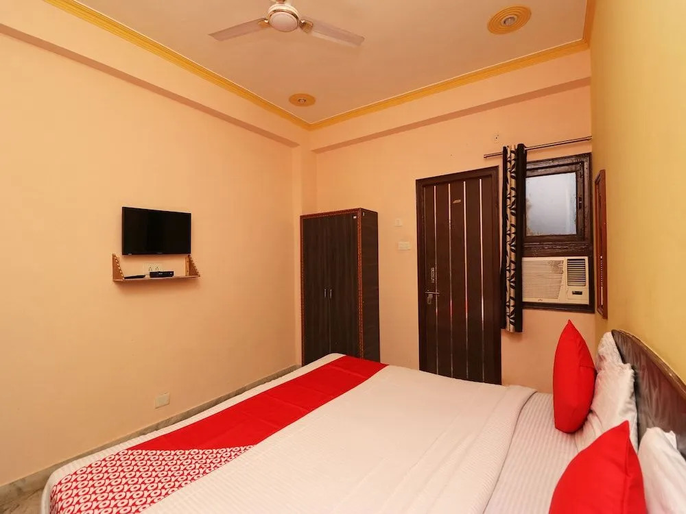 Oyo 22015 Hotel Lakshya Palace