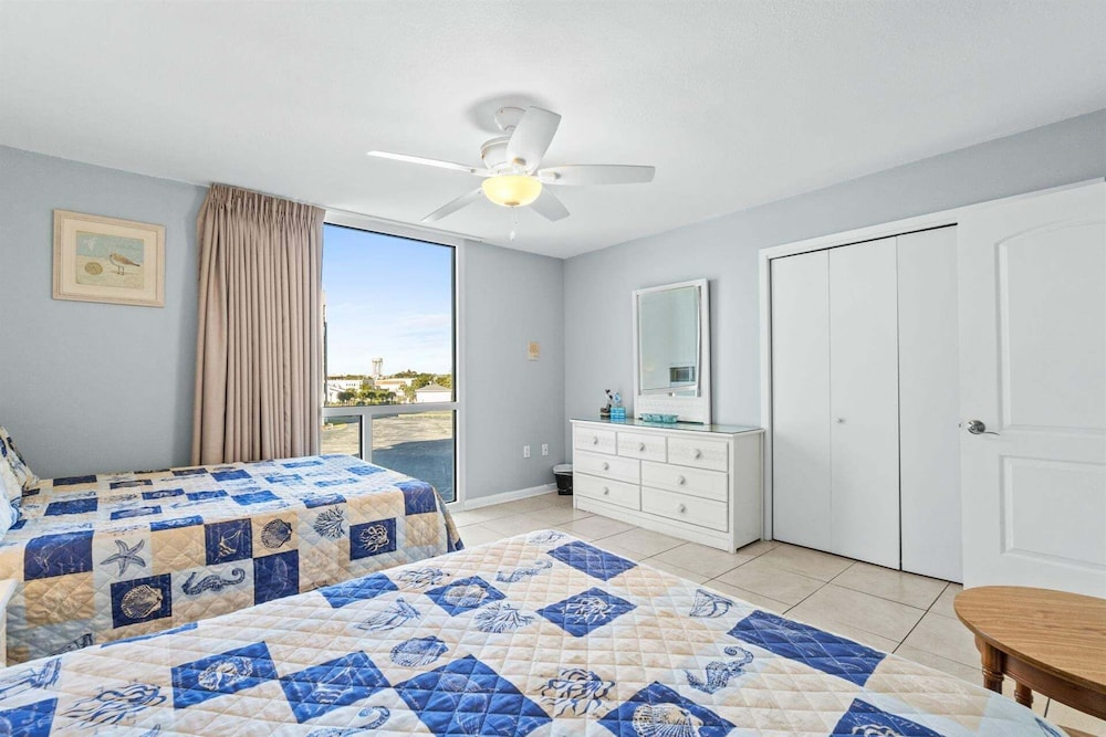 Shoreline Towers 1051 3 Bedroom Condo