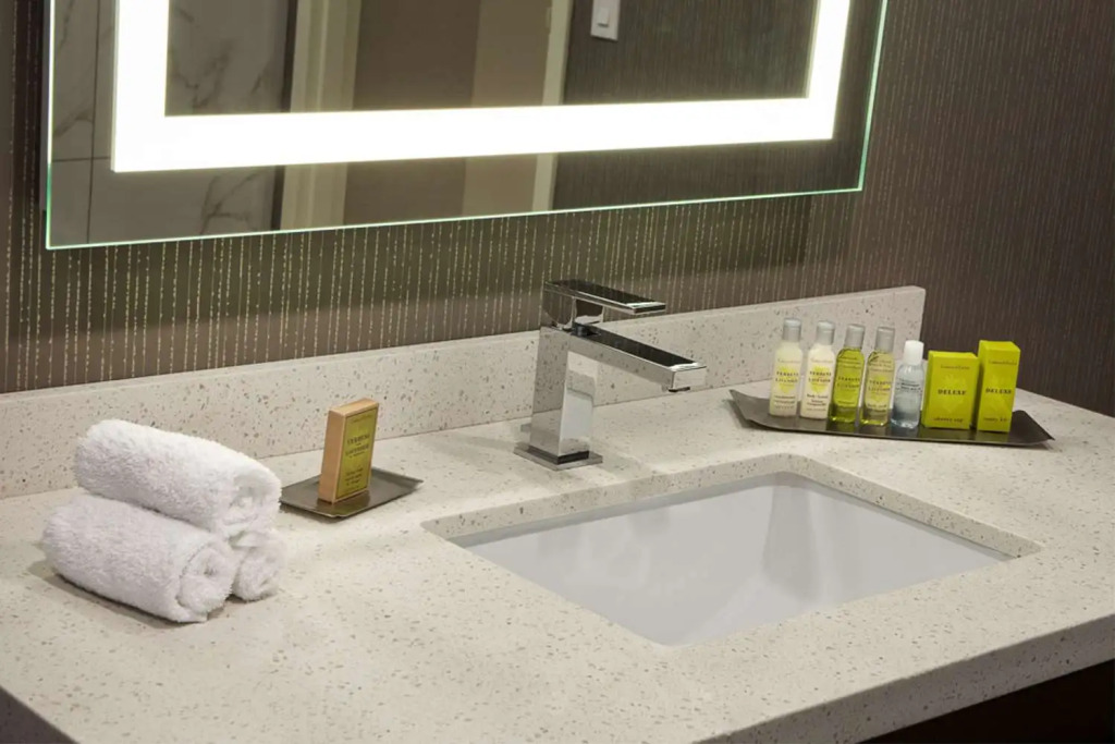 DoubleTree by Hilton Halifax Dartmouth