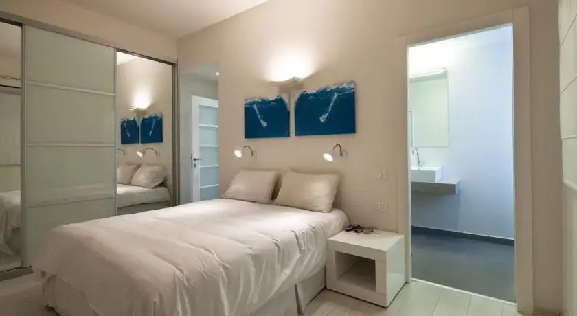 A fully Renovated Apartment At A Central location
