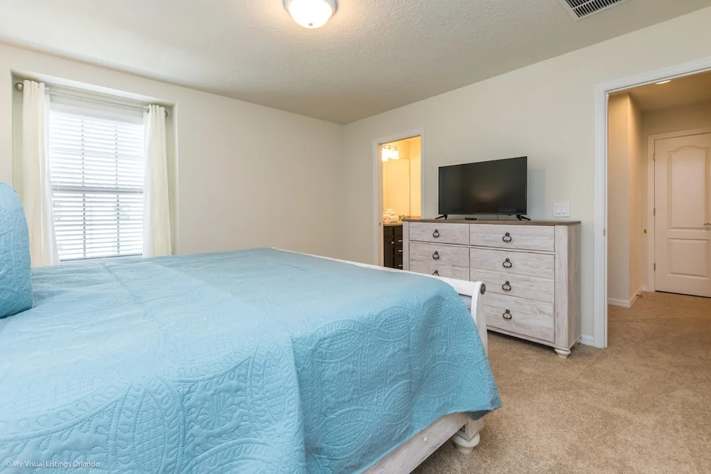 4bed 3Ba Home With Pool at Windsor
