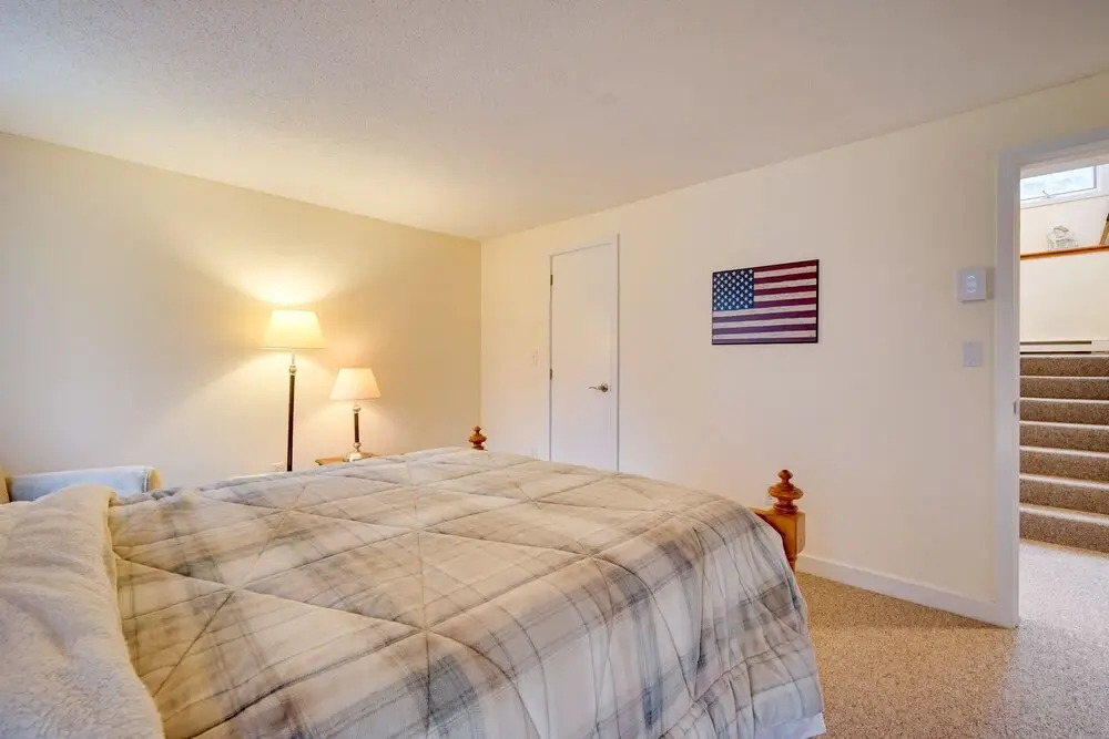 Sunny Stratton Townhome ~ 1 Mi to Skiing!