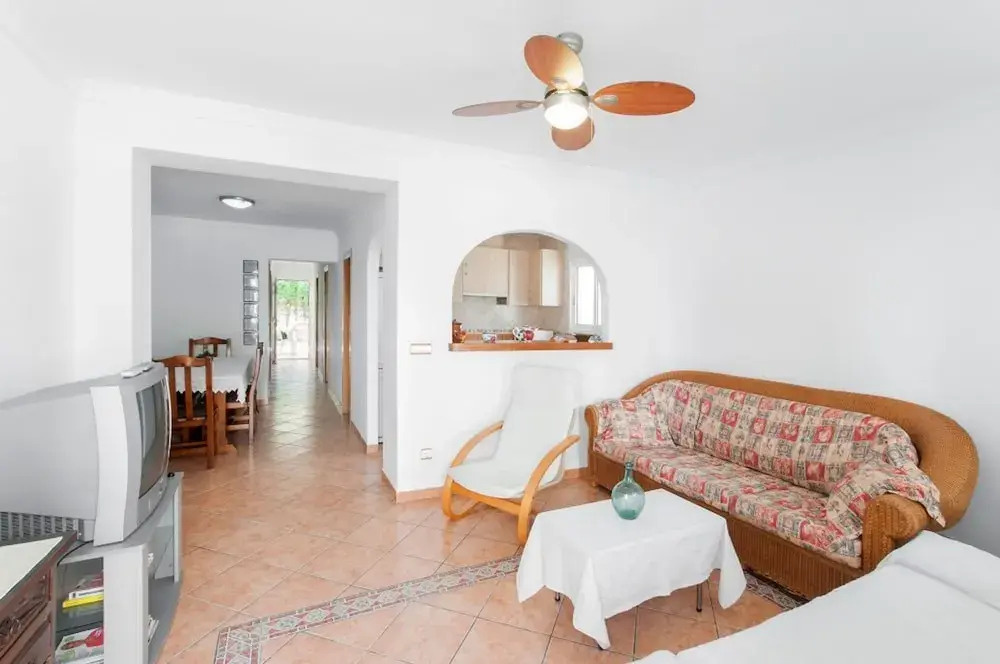 Llam Ntol in Oliva With 3 Bedrooms and 1 Bathrooms