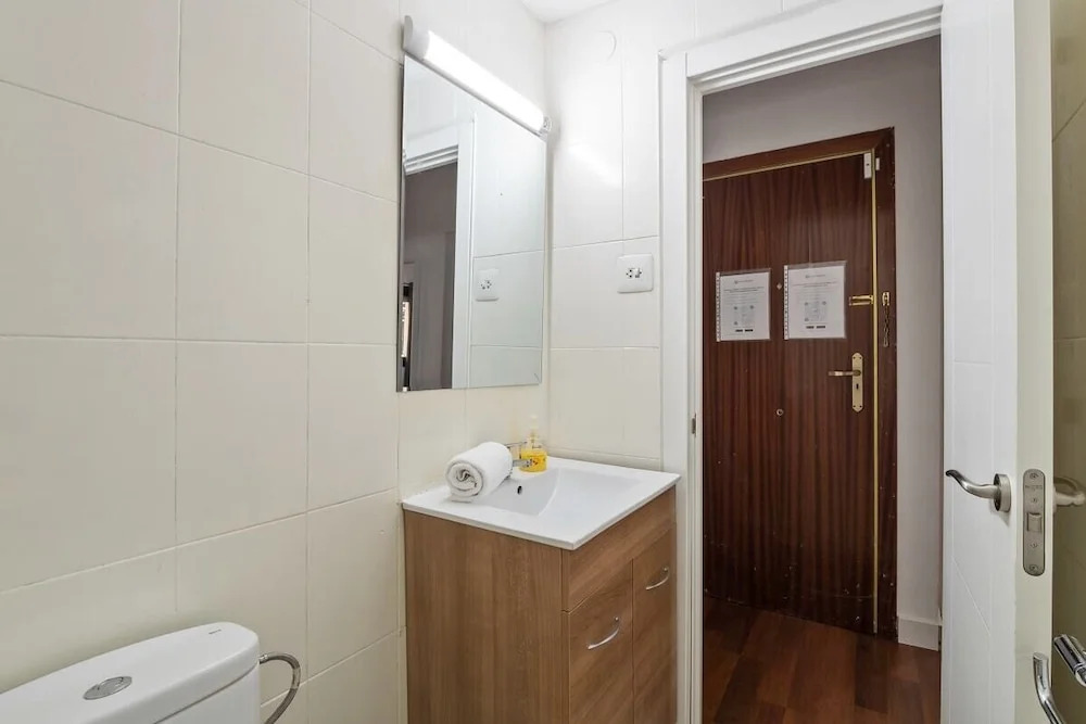 Comfortable 2 Bedroom Flat Near Florida Station