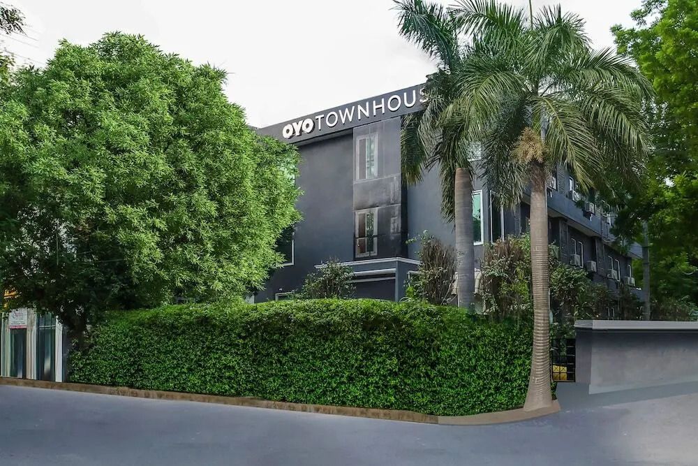 OYO Townhouse 230 Old Gurgaon Sector 14
