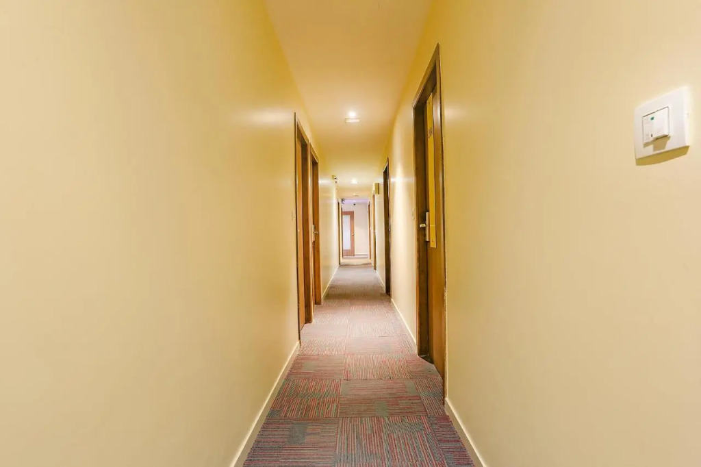 FabHotel Royal International - Nr Mumbai International Airport