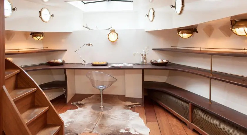 Golden Anchor Houseboat