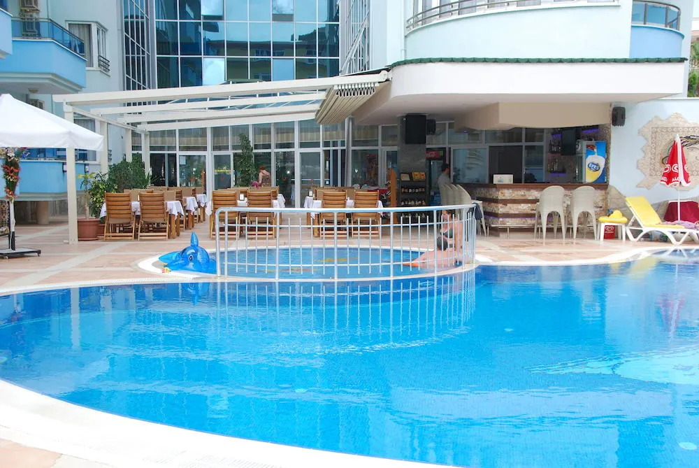 Risus Suit Hotel