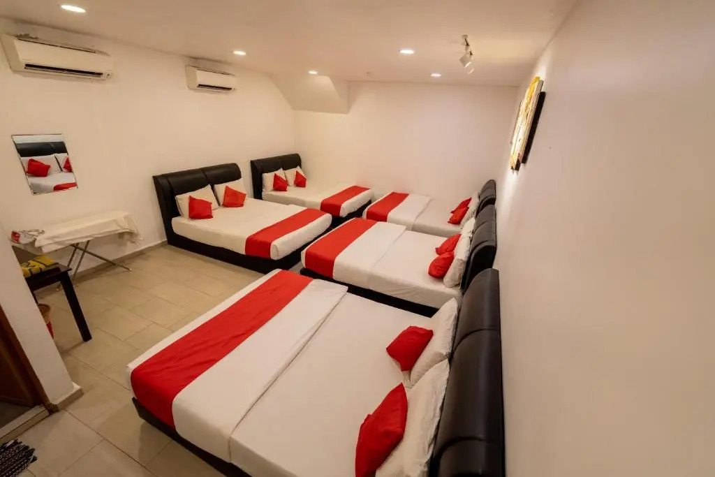 Mary J Hotel Family 10 pax room
