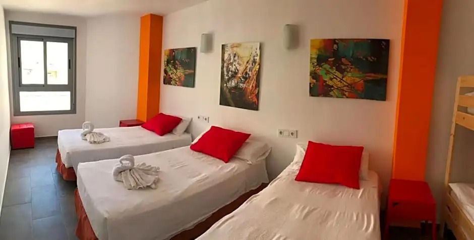 NEW ART BEACH HOSTEL- Albergue Juvenil