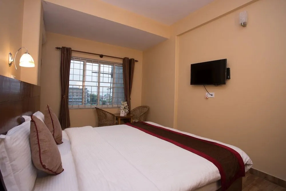 OYO 226 Hotel Pokhara Blue Lake