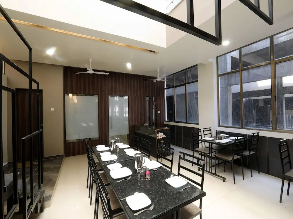 OYO 12844 Sri Sai Suites