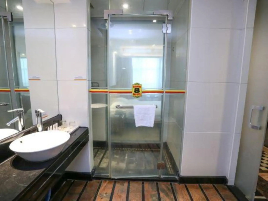 Super 8 by Wyndham Guangzhou Panyu Qiao Yi Fa Walking Street