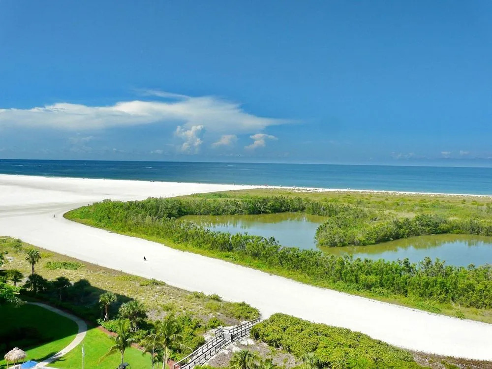 Beachfront Condo With Pool and Balcony Facing Beach