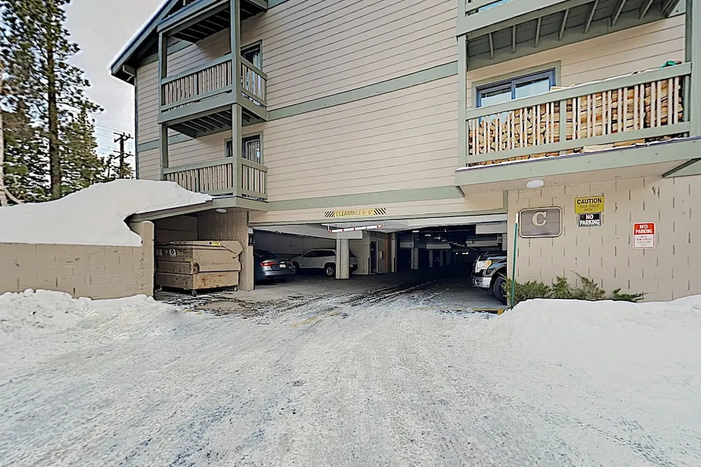New Listing! Remodeled : 300 To Ski Shuttle 1 Bedroom Condo