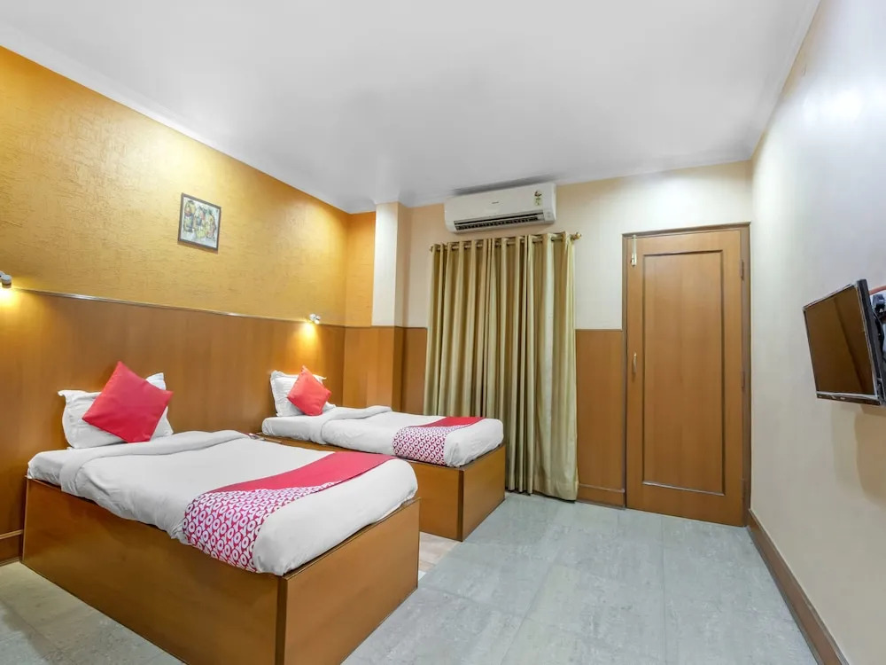 OYO Flagship 7852 Hotel Embassy