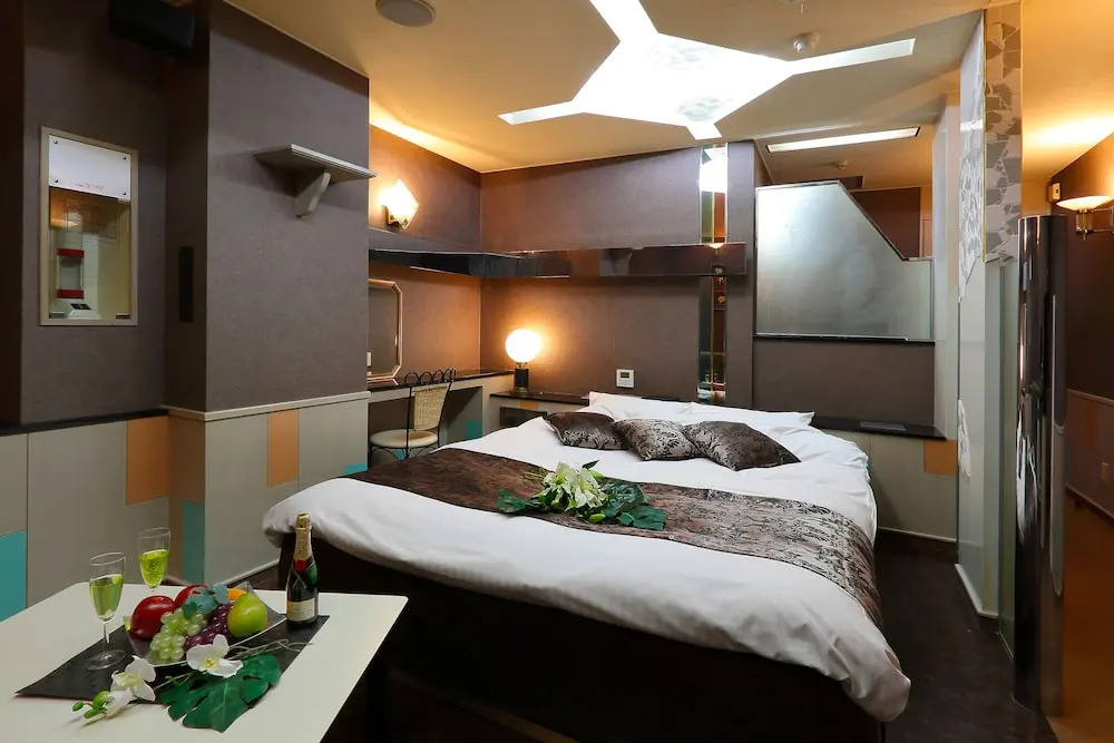 GALLE - Adult Only