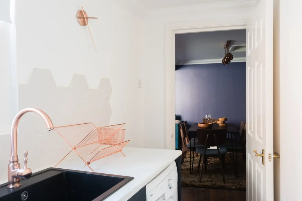 The Historic Gem - Sleek & Central 3BDR Maisonette